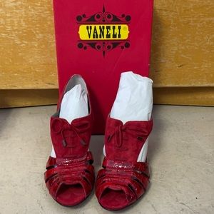 Vanelli red suede/leather heels size 7.5, NIB